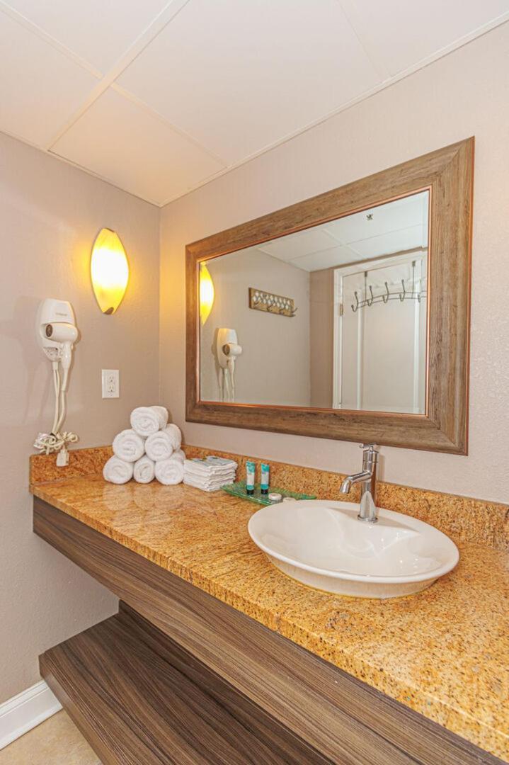 Oceanfront 1 Bedroom Suite With Beautiful Decor And Accents Caravelle Resort 1039 Sleeps 6 Guests Myrtle Beach Zewnętrze zdjęcie
